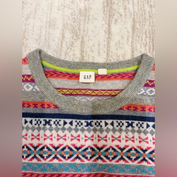 Colorful Patterned Sweater - Picture 5 of 5